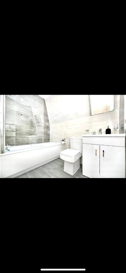 Lovely 2 Bedroom Serviced Penthouse Battersea Park Road London Luaran gambar